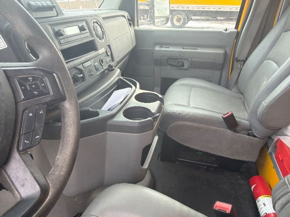Light Duty Box Truck-Light and Medium Duty Trucks-Ford-2022-E350-Lansing-MI-101,372\n\t\tmiles-$ 27,500 - Image 19