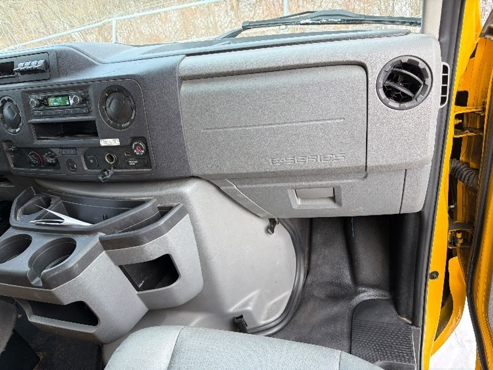 Light Duty Box Truck-Light and Medium Duty Trucks-Ford-2022-E350-Lansing-MI-101,372\n\t\tmiles-$ 27,500 - Image 21