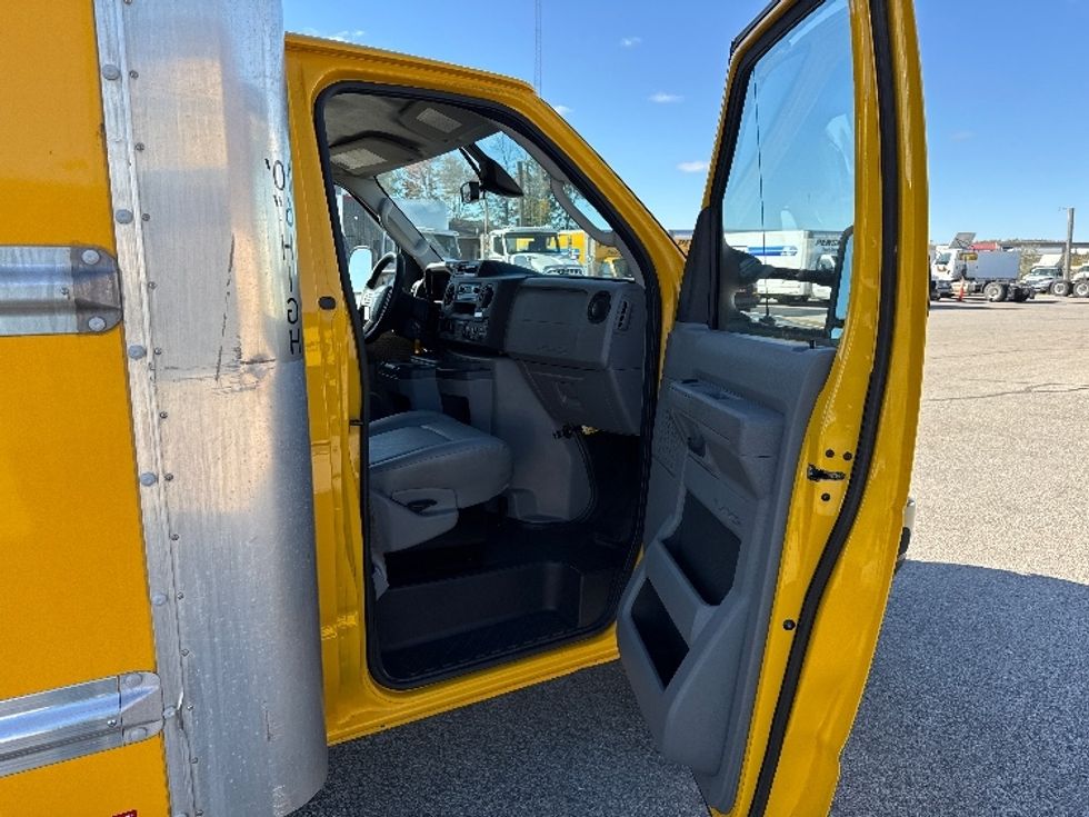 Light Duty Box Truck-Light and Medium Duty Trucks-Ford-2022-E350-Lansing-MI-74,642\n\t\tmiles-$ 34,500 - Image 20