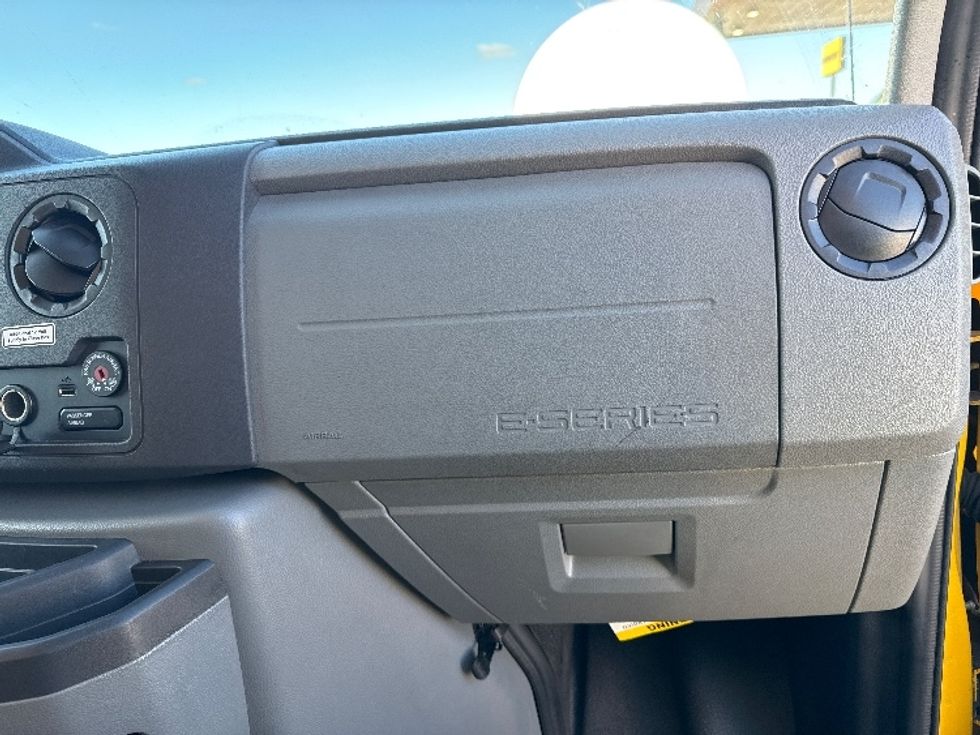 Light Duty Box Truck-Light and Medium Duty Trucks-Ford-2022-E350-Lansing-MI-74,642\n\t\tmiles-$ 34,500 - Image 21