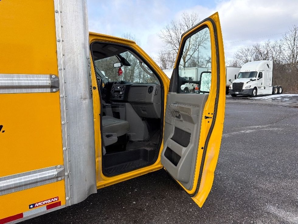 Light Duty Box Truck-Light and Medium Duty Trucks-Ford-2022-E350-Lansing-MI-92,765\n\t\tmiles-$ 28,500 - Image 20