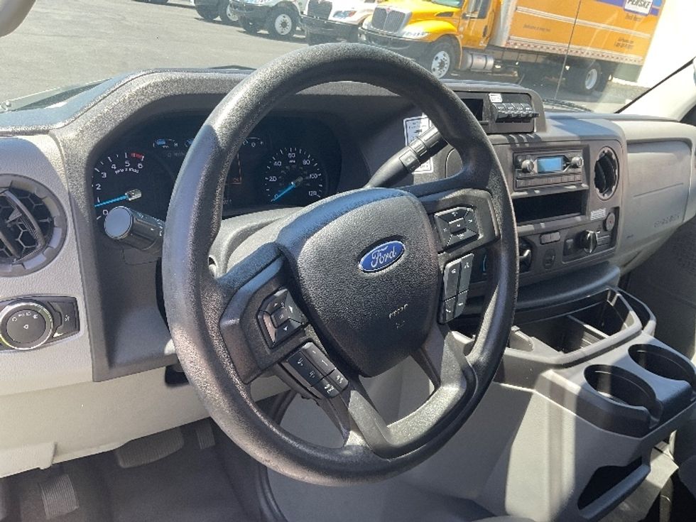 Light Duty Box Truck-Light and Medium Duty Trucks-Ford-2022-E350-Las Vegas-NV-103,200\n\t\tmiles-$ 31,000 - Image 14