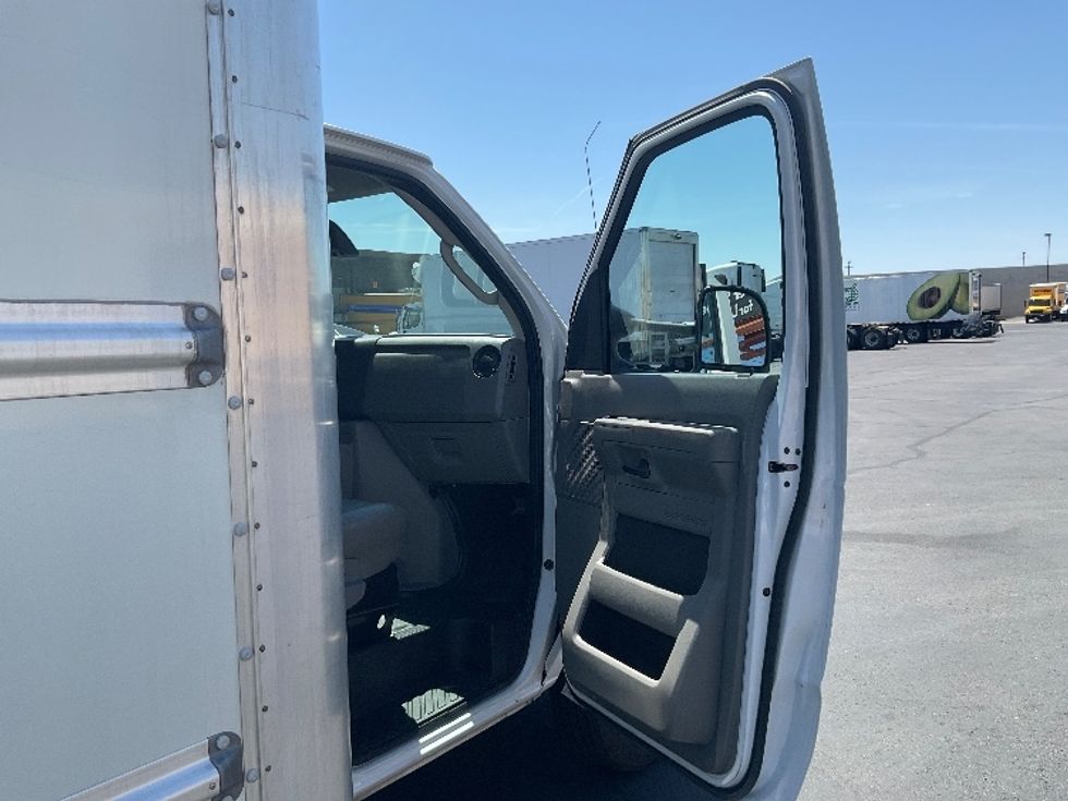 Light Duty Box Truck-Light and Medium Duty Trucks-Ford-2022-E350-Las Vegas-NV-103,200\n\t\tmiles-$ 31,000 - Image 17