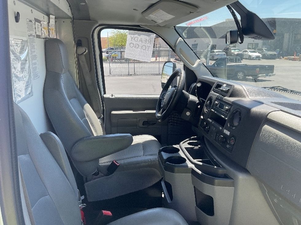 Light Duty Box Truck-Light and Medium Duty Trucks-Ford-2022-E350-Las Vegas-NV-103,200\n\t\tmiles-$ 31,000 - Image 19