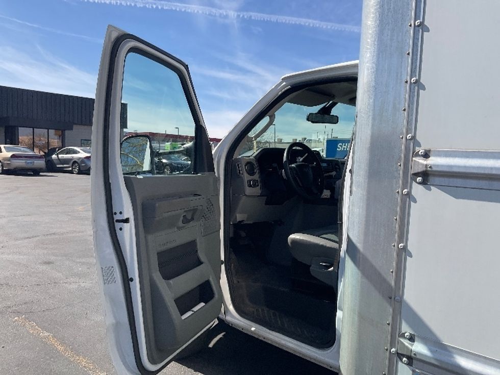 Light Duty Box Truck-Light and Medium Duty Trucks-Ford-2022-E350-Las Vegas-NV-112,137\n\t\tmiles-$ 30,500 - Image 11