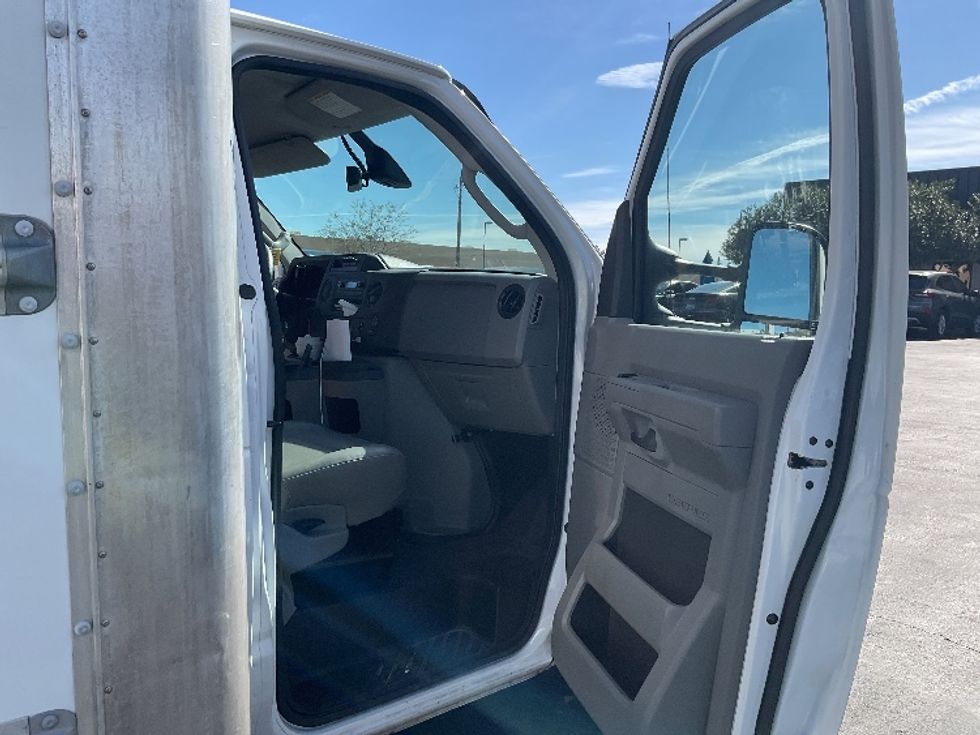Light Duty Box Truck-Light and Medium Duty Trucks-Ford-2022-E350-Las Vegas-NV-112,137\n\t\tmiles-$ 30,500 - Image 15