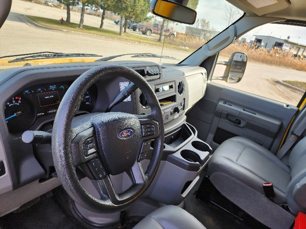 Light Duty Box Truck-Light and Medium Duty Trucks-Ford-2022-E350-Las Vegas-NV-64,106\n\t\tmiles-$ 40,000 - Image 16