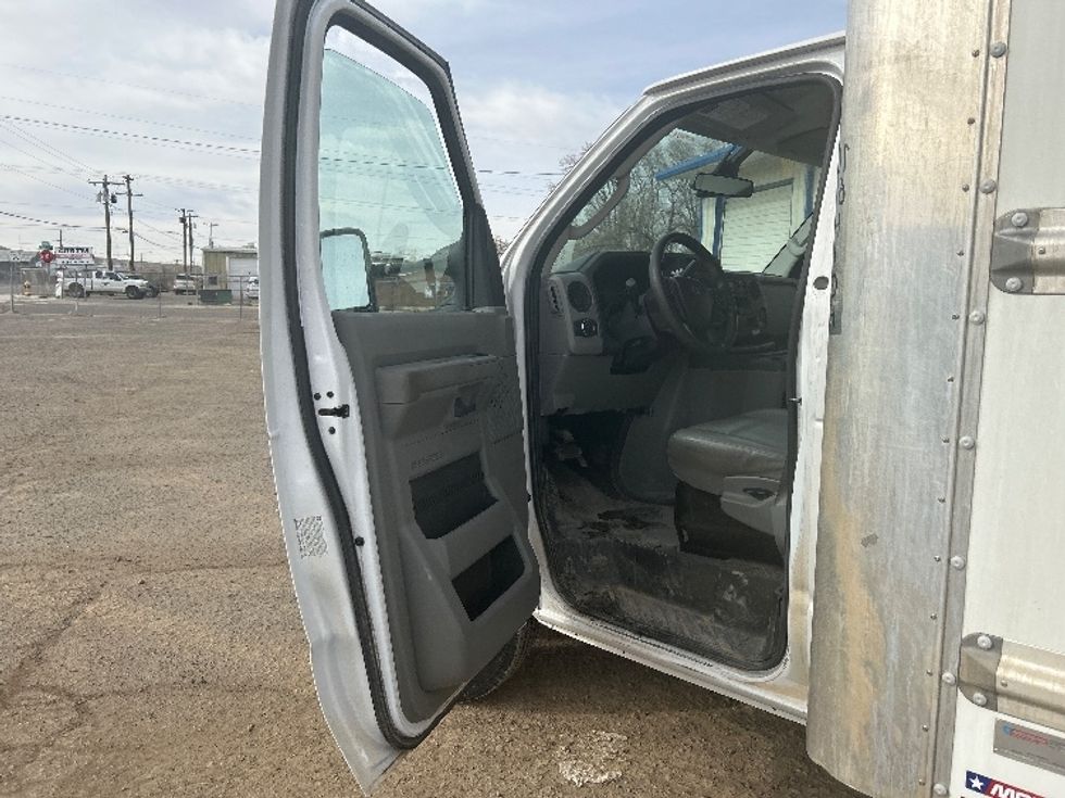 Light Duty Box Truck-Light and Medium Duty Trucks-Ford-2022-E350-Las Vegas-NV-91,524\n\t\tmiles-$ 33,500 - Image 16