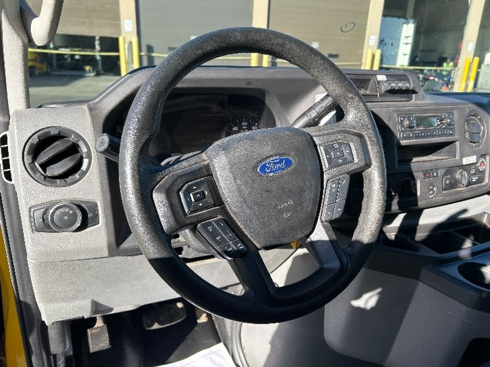 Light Duty Box Truck-Light and Medium Duty Trucks-Ford-2022-E350-Las Vegas-NV-96,326\n\t\tmiles-$ 29,750 - Image 17