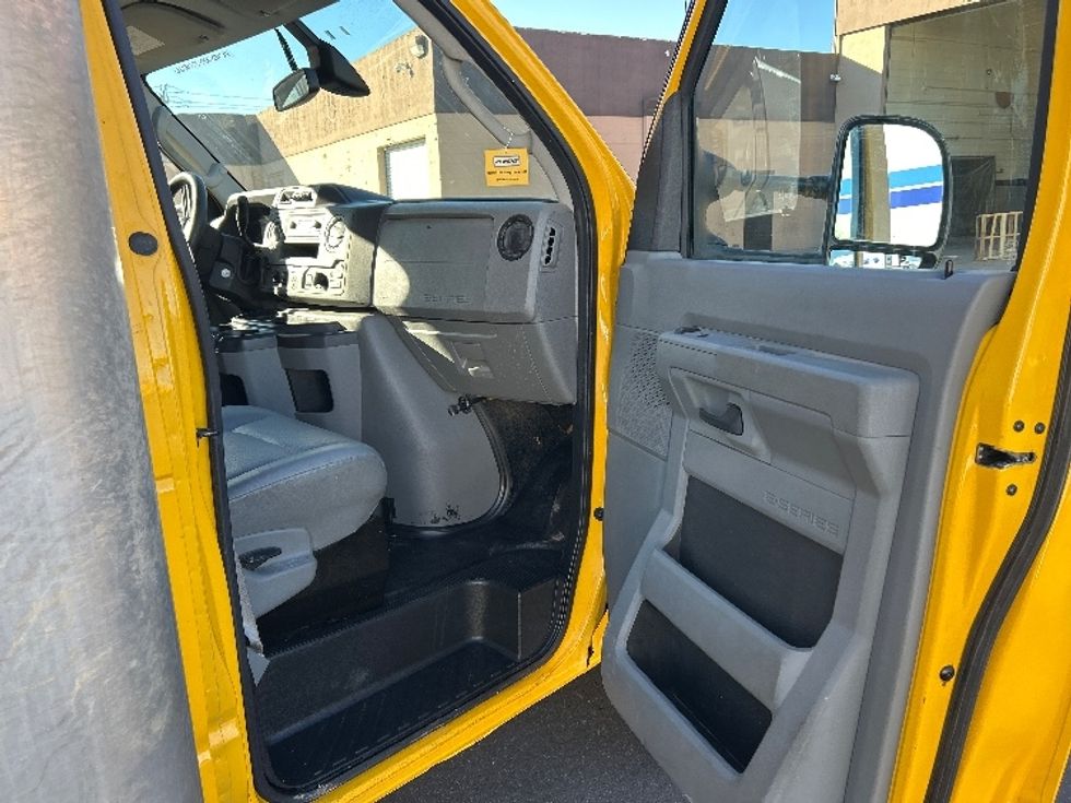 Light Duty Box Truck-Light and Medium Duty Trucks-Ford-2022-E350-Las Vegas-NV-96,326\n\t\tmiles-$ 29,750 - Image 20