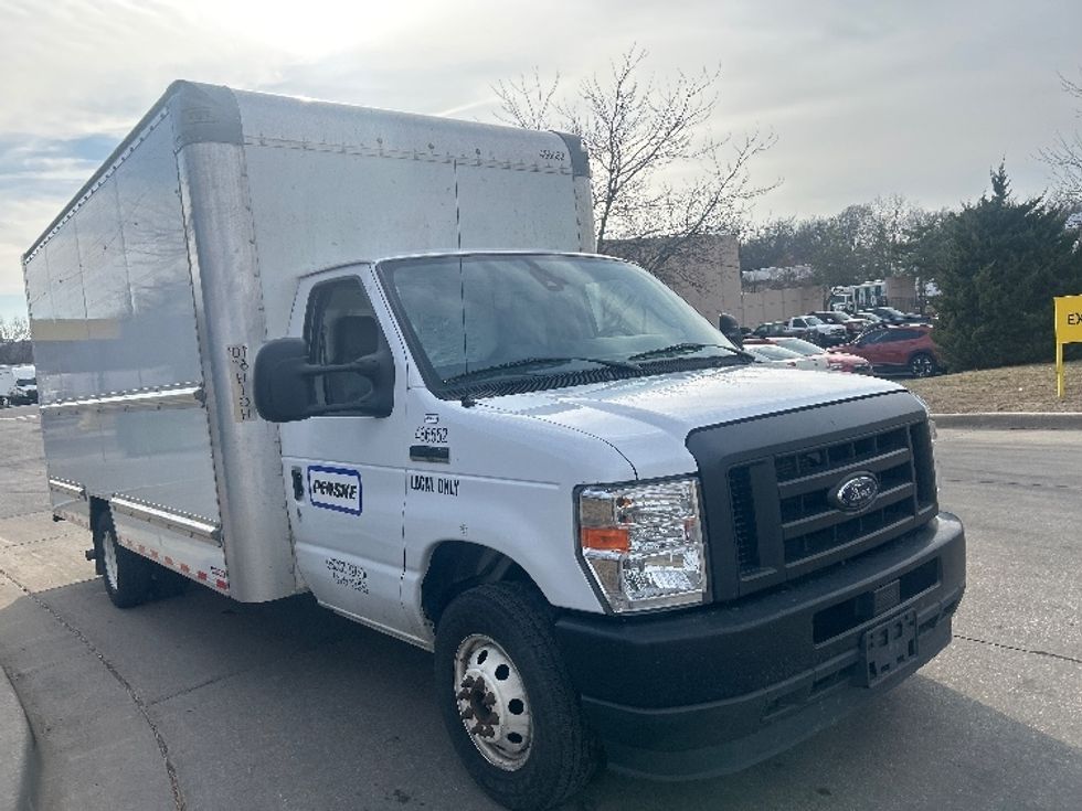 Light Duty Box Truck-Light and Medium Duty Trucks-Ford-2022-E350-Lenexa-KS-98,899\n\t\tmiles-$ 30,750 - Image 1