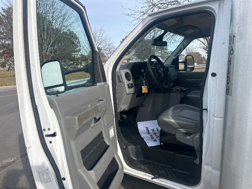 Light Duty Box Truck-Light and Medium Duty Trucks-Ford-2022-E350-Lenexa-KS-98,899\n\t\tmiles-$ 30,750 - Image 16
