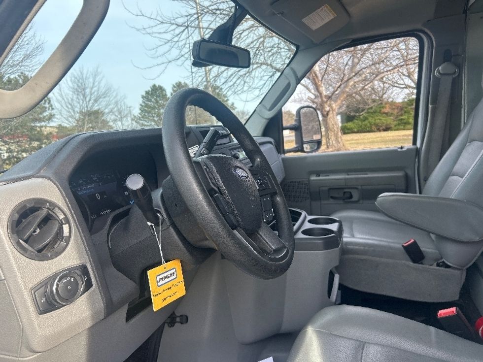 Light Duty Box Truck-Light and Medium Duty Trucks-Ford-2022-E350-Lenexa-KS-98,899\n\t\tmiles-$ 30,750 - Image 17