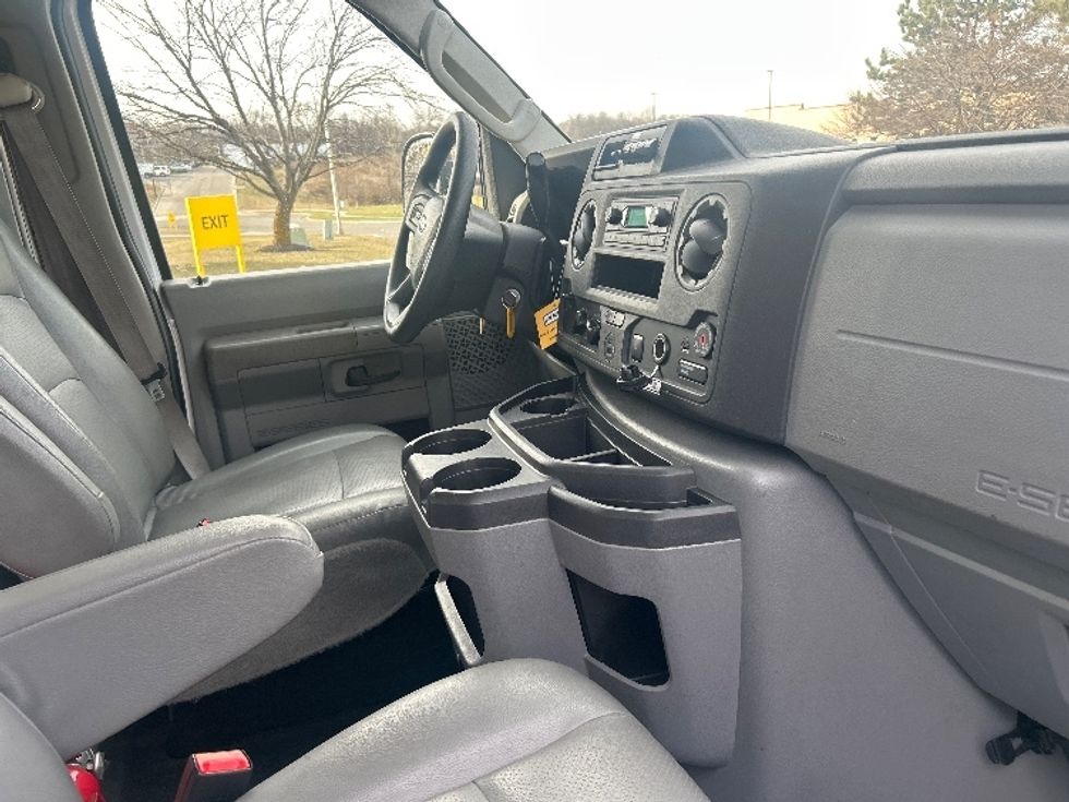 Light Duty Box Truck-Light and Medium Duty Trucks-Ford-2022-E350-Lenexa-KS-98,899\n\t\tmiles-$ 30,750 - Image 21