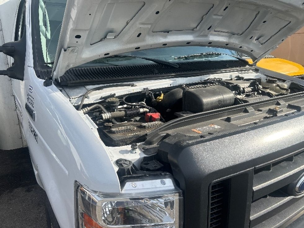 Light Duty Box Truck-Light and Medium Duty Trucks-Ford-2022-E350-Lenexa-KS-98,899\n\t\tmiles-$ 30,750 - Image 23