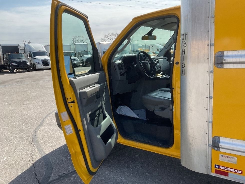 Light Duty Box Truck-Light and Medium Duty Trucks-Ford-2022-E350-Lexington-KY-118,392\n\t\tmiles-$ 24,250 - Image 16