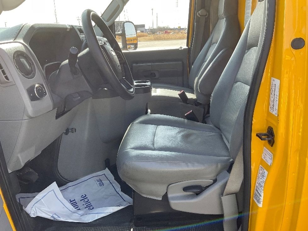 Light Duty Box Truck-Light and Medium Duty Trucks-Ford-2022-E350-Lexington-KY-118,392\n\t\tmiles-$ 24,250 - Image 19