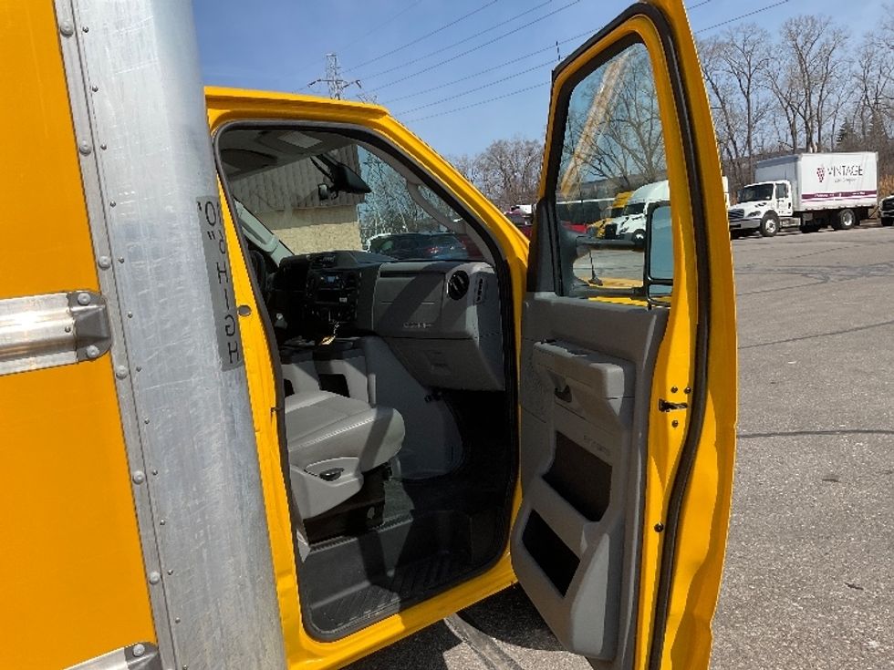 Light Duty Box Truck-Light and Medium Duty Trucks-Ford-2022-E350-Lexington-KY-118,392\n\t\tmiles-$ 24,250 - Image 20