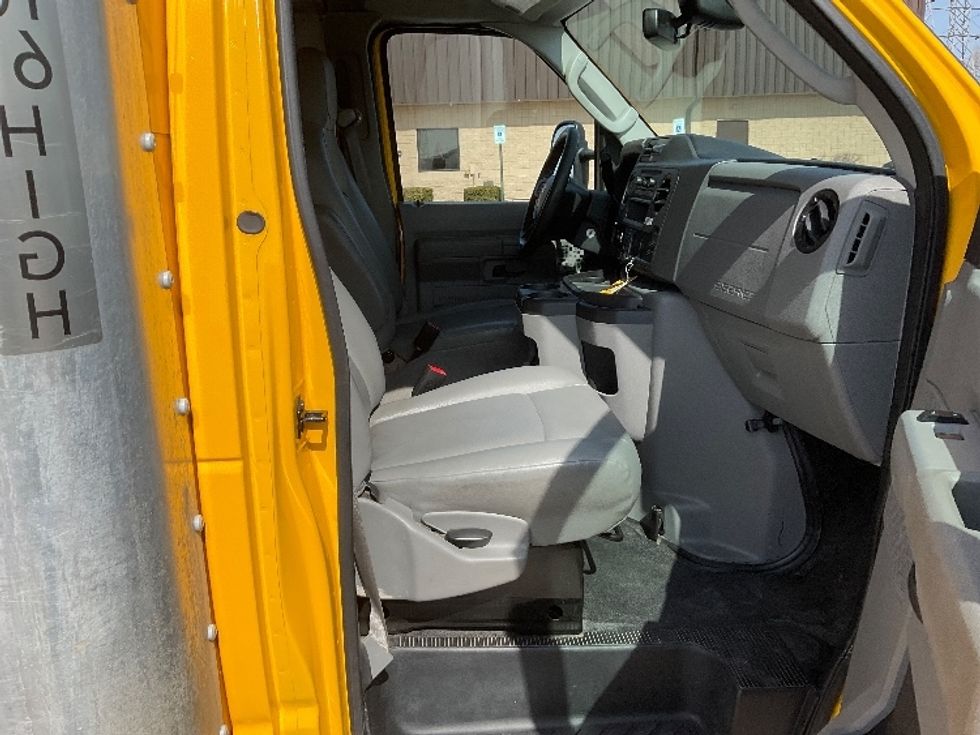 Light Duty Box Truck-Light and Medium Duty Trucks-Ford-2022-E350-Lexington-KY-118,392\n\t\tmiles-$ 24,250 - Image 22