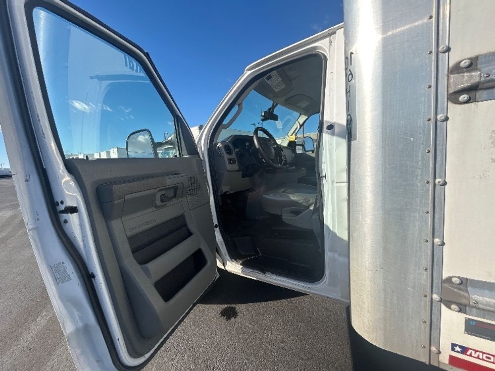 Light Duty Box Truck-Light and Medium Duty Trucks-Ford-2022-E350-Linden-NJ-106,715\n\t\tmiles-$ 29,000 - Image 16