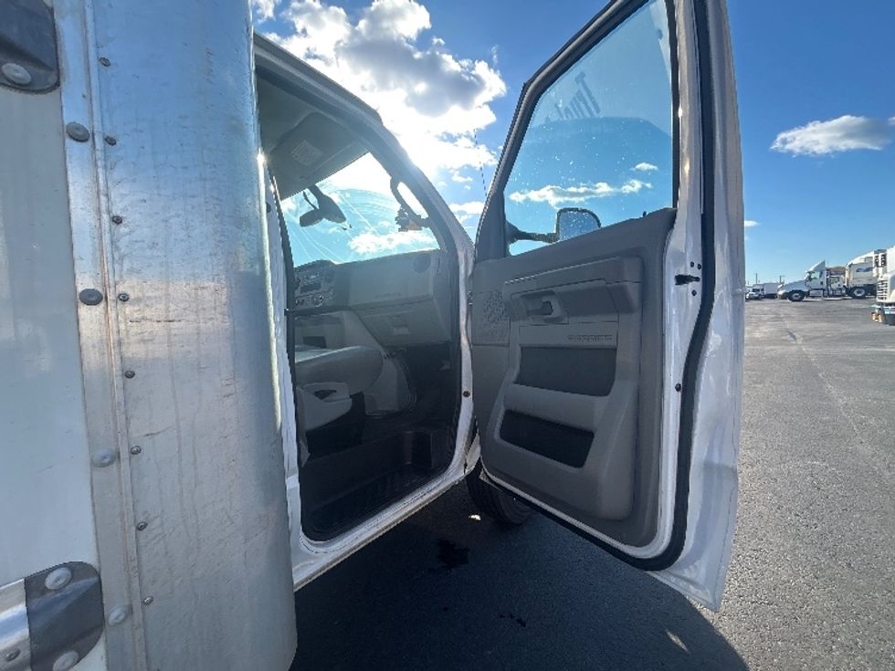 Light Duty Box Truck-Light and Medium Duty Trucks-Ford-2022-E350-Linden-NJ-106,715\n\t\tmiles-$ 29,000 - Image 20