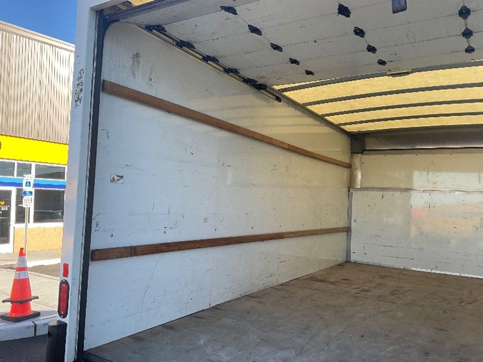Light Duty Box Truck-Light and Medium Duty Trucks-Ford-2022-E350-Linden-NJ-73,165\n\t\tmiles-$ 38,250 - Image 11