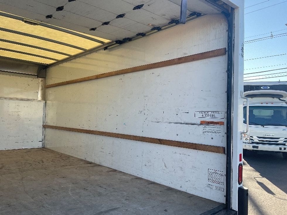 Light Duty Box Truck-Light and Medium Duty Trucks-Ford-2022-E350-Linden-NJ-73,165\n\t\tmiles-$ 38,250 - Image 12