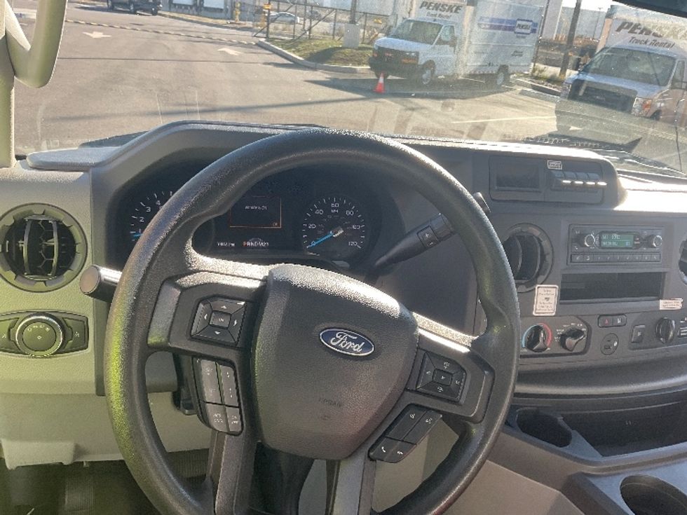 Light Duty Box Truck-Light and Medium Duty Trucks-Ford-2022-E350-Linden-NJ-73,165\n\t\tmiles-$ 38,250 - Image 17