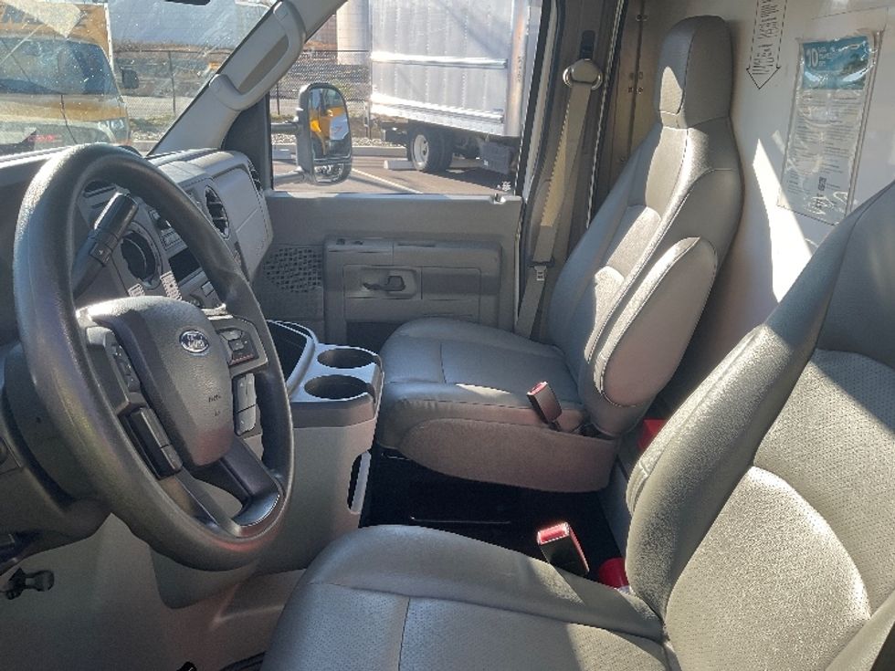 Light Duty Box Truck-Light and Medium Duty Trucks-Ford-2022-E350-Linden-NJ-73,165\n\t\tmiles-$ 38,250 - Image 19