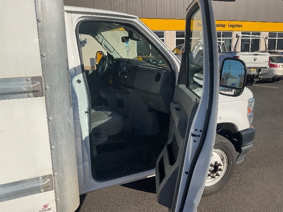 Light Duty Box Truck-Light and Medium Duty Trucks-Ford-2022-E350-Linden-NJ-73,165\n\t\tmiles-$ 38,250 - Image 20