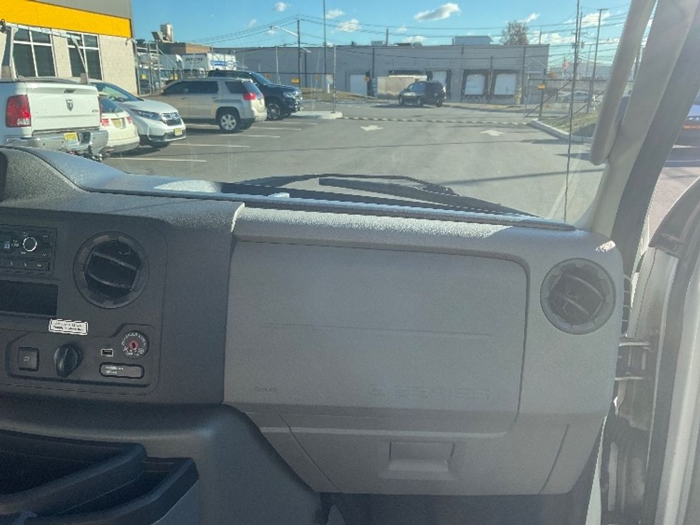 Light Duty Box Truck-Light and Medium Duty Trucks-Ford-2022-E350-Linden-NJ-73,165\n\t\tmiles-$ 38,250 - Image 21