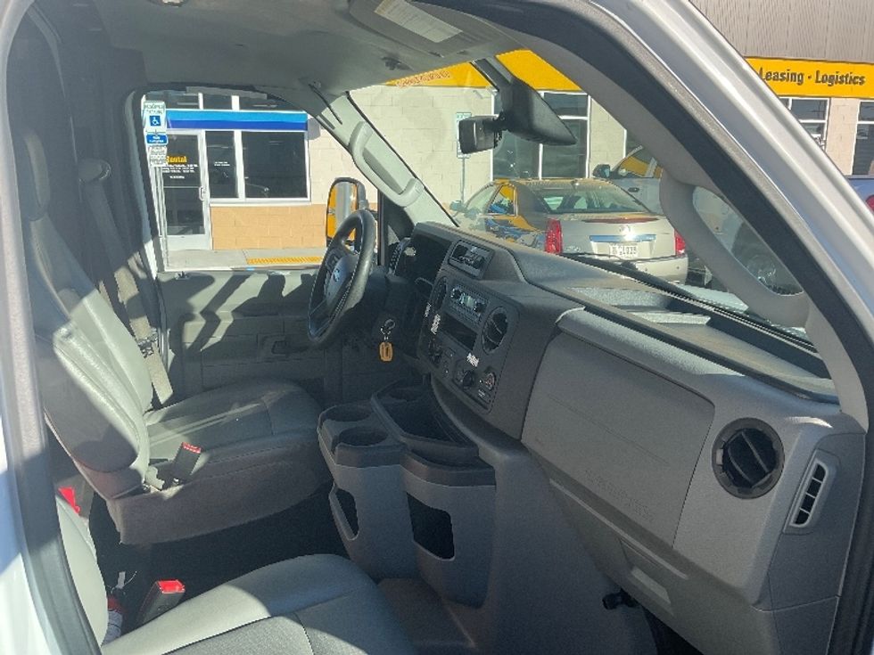 Light Duty Box Truck-Light and Medium Duty Trucks-Ford-2022-E350-Linden-NJ-73,165\n\t\tmiles-$ 38,250 - Image 22