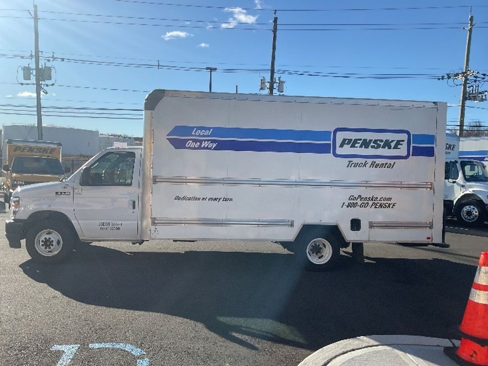 Light Duty Box Truck-Light and Medium Duty Trucks-Ford-2022-E350-Linden-NJ-73,165\n\t\tmiles-$ 38,250 - Image 4