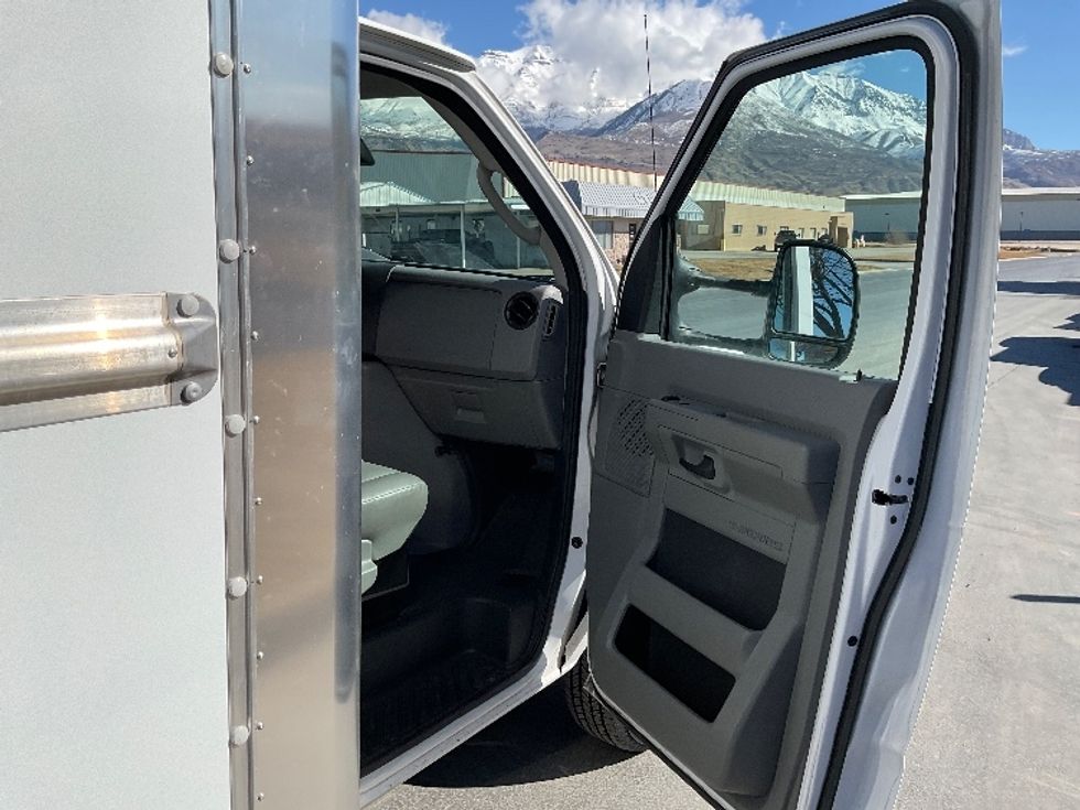 Light Duty Box Truck-Light and Medium Duty Trucks-Ford-2022-E350-Lindon-UT-57,489\n\t\tmiles-$ 42,500 - Image 19