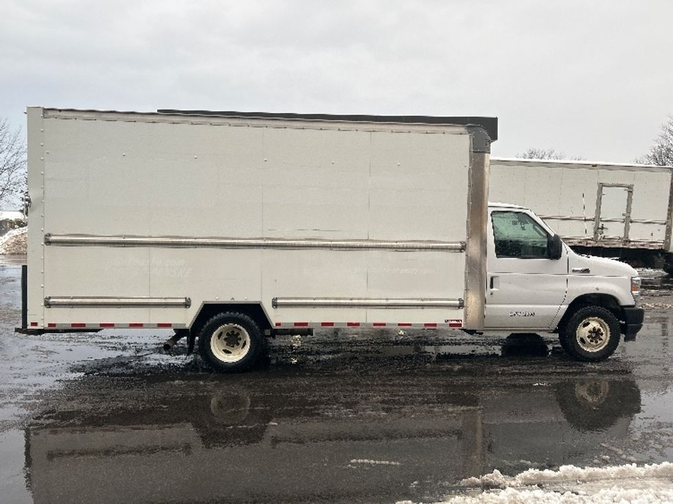 Light Duty Box Truck-Light and Medium Duty Trucks-Ford-2022-E350-Liverpool-NY-100,250\n\t\tmiles-$ 29,000 - Image 15