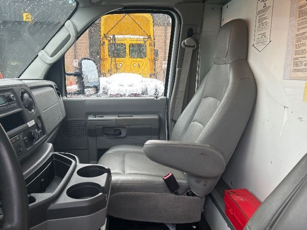Light Duty Box Truck-Light and Medium Duty Trucks-Ford-2022-E350-Liverpool-NY-100,250\n\t\tmiles-$ 29,000 - Image 19