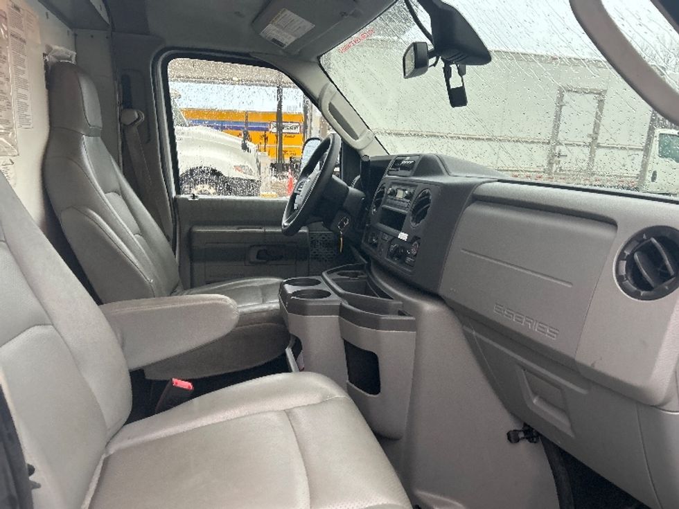 Light Duty Box Truck-Light and Medium Duty Trucks-Ford-2022-E350-Liverpool-NY-100,250\n\t\tmiles-$ 29,000 - Image 22