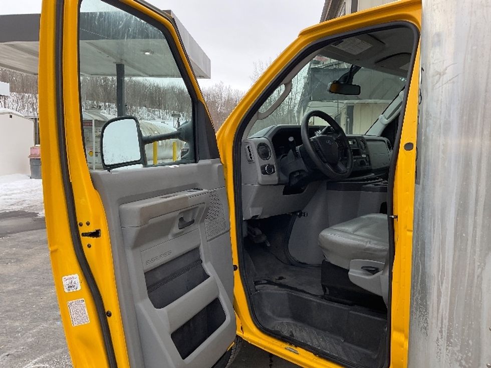 Light Duty Box Truck-Light and Medium Duty Trucks-Ford-2022-E350-Liverpool-NY-121,879\n\t\tmiles-$ 24,250 - Image 16