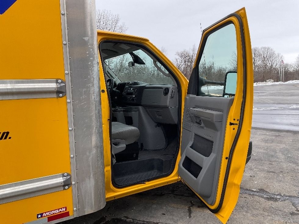 Light Duty Box Truck-Light and Medium Duty Trucks-Ford-2022-E350-Liverpool-NY-121,879\n\t\tmiles-$ 24,250 - Image 20