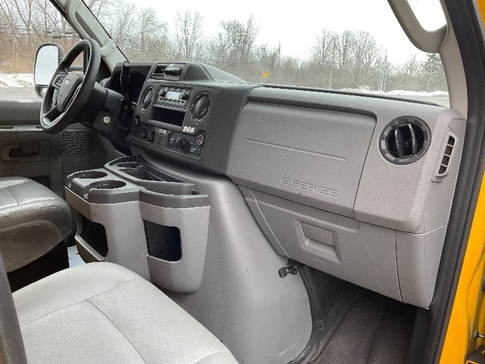 Light Duty Box Truck-Light and Medium Duty Trucks-Ford-2022-E350-Liverpool-NY-121,879\n\t\tmiles-$ 24,250 - Image 21