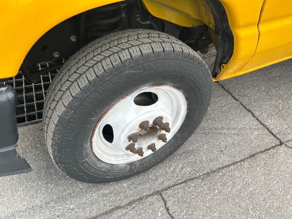 Light Duty Box Truck-Light and Medium Duty Trucks-Ford-2022-E350-Liverpool-NY-121,879\n\t\tmiles-$ 24,250 - Image 25