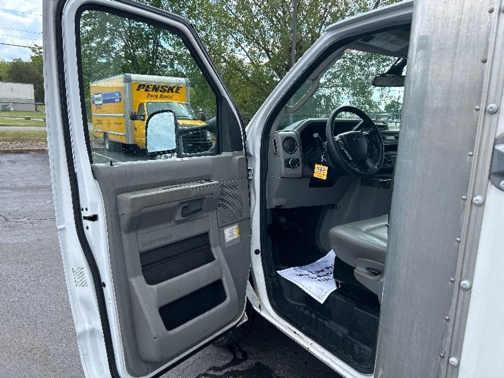 Light Duty Box Truck-Light and Medium Duty Trucks-Ford-2022-E350-Liverpool-NY-95,548\n\t\tmiles-$ 29,250 - Image 16