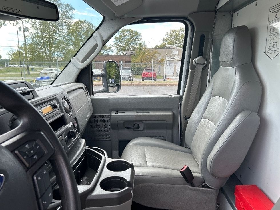 Light Duty Box Truck-Light and Medium Duty Trucks-Ford-2022-E350-Liverpool-NY-95,548\n\t\tmiles-$ 29,250 - Image 19
