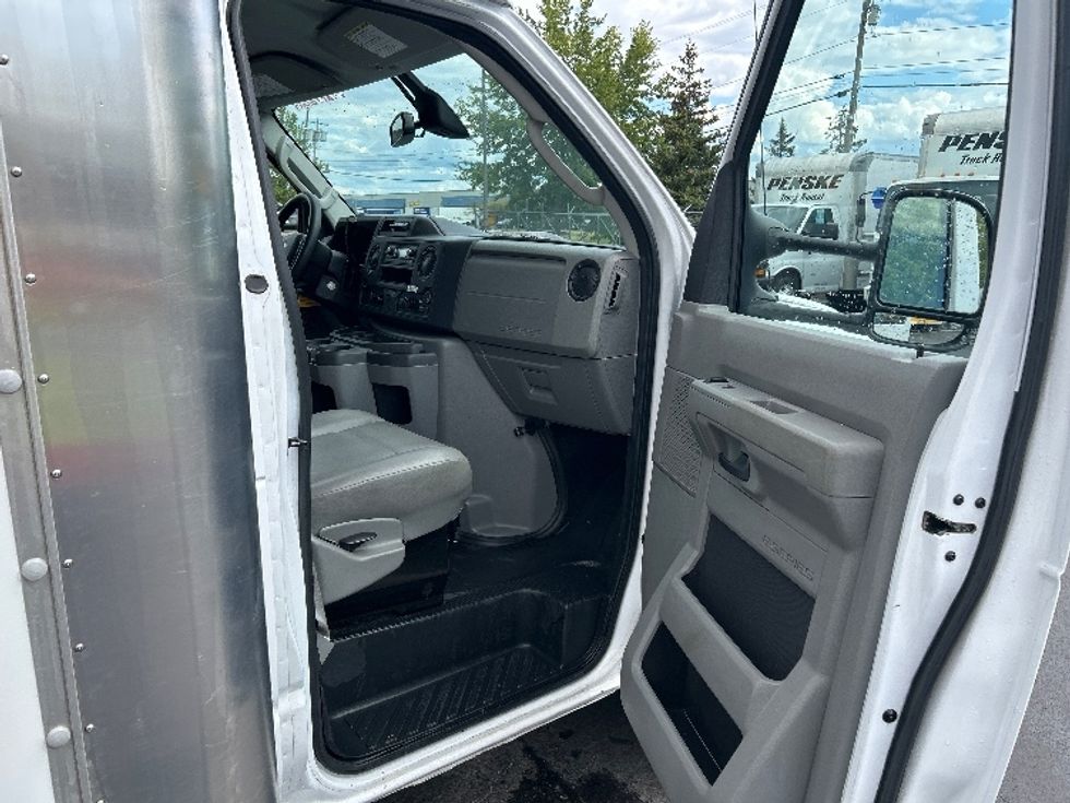 Light Duty Box Truck-Light and Medium Duty Trucks-Ford-2022-E350-Liverpool-NY-95,548\n\t\tmiles-$ 29,250 - Image 20