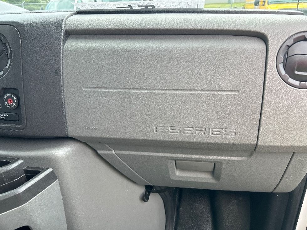 Light Duty Box Truck-Light and Medium Duty Trucks-Ford-2022-E350-Liverpool-NY-95,548\n\t\tmiles-$ 29,250 - Image 21