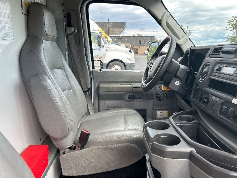 Light Duty Box Truck-Light and Medium Duty Trucks-Ford-2022-E350-Liverpool-NY-95,548\n\t\tmiles-$ 29,250 - Image 22