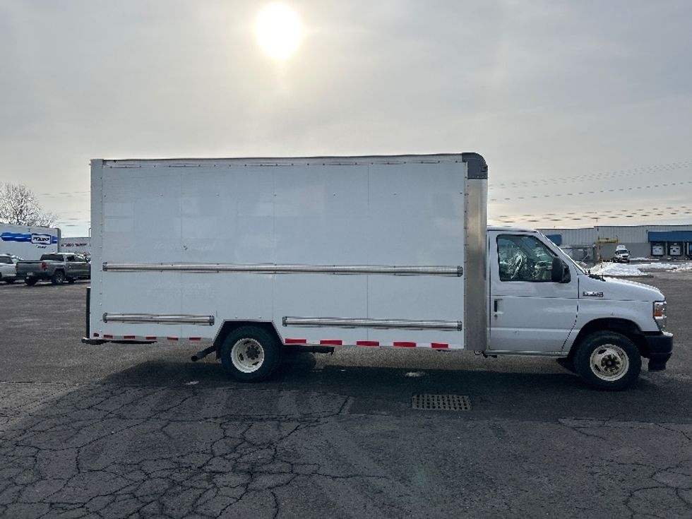 Light Duty Box Truck-Light and Medium Duty Trucks-Ford-2022-E350-Liverpool-NY-99,261\n\t\tmiles-$ 29,250 - Image 14