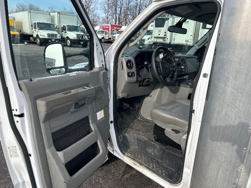 Light Duty Box Truck-Light and Medium Duty Trucks-Ford-2022-E350-Liverpool-NY-99,261\n\t\tmiles-$ 29,250 - Image 15