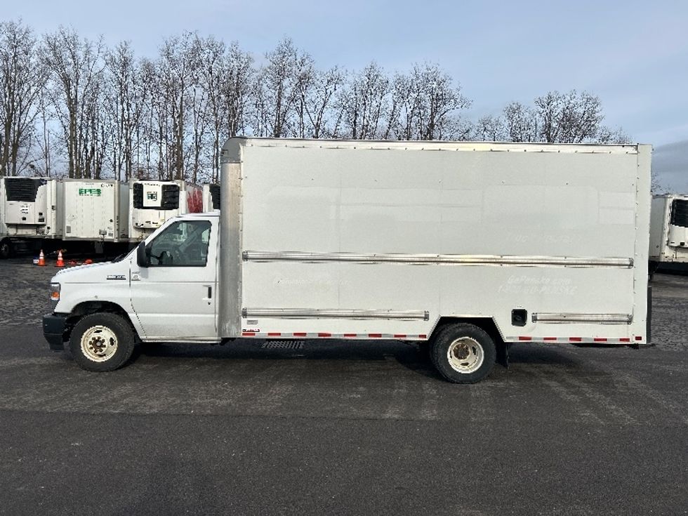 Light Duty Box Truck-Light and Medium Duty Trucks-Ford-2022-E350-Liverpool-NY-99,261\n\t\tmiles-$ 29,250 - Image 4