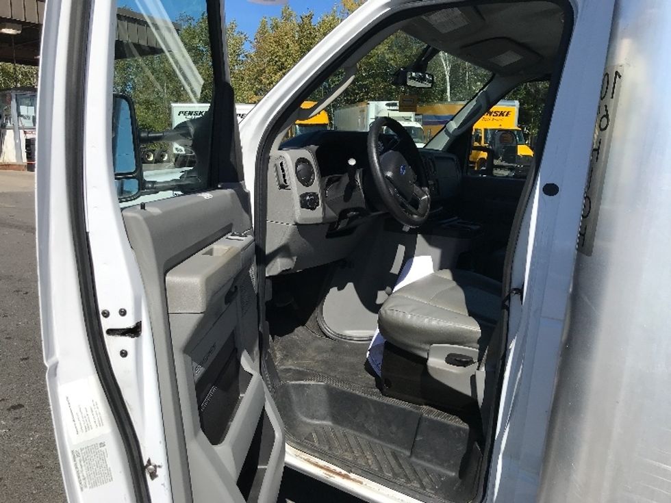 Light Duty Box Truck-Light and Medium Duty Trucks-Ford-2022-E350-Londonderry-NH-100,564\n\t\tmiles-$ 28,500 - Image 16